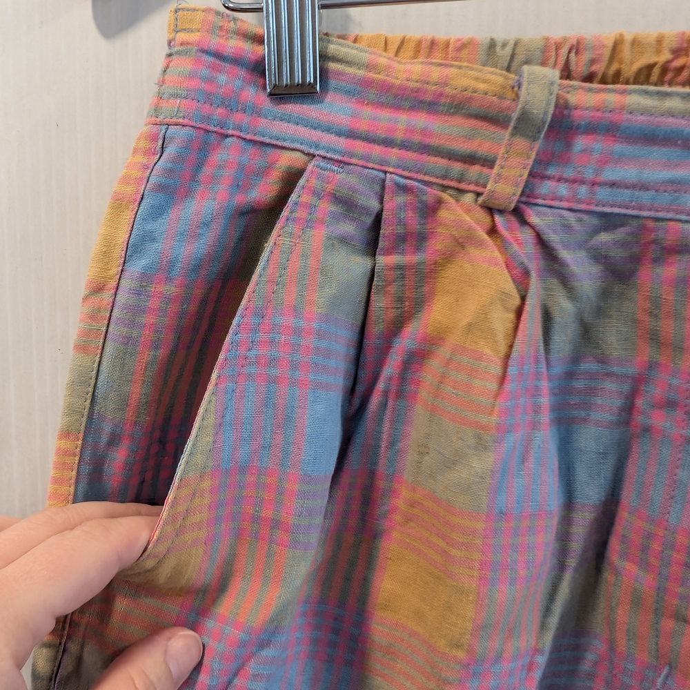 VINTAGE Liz Thomas 80s Plaid Multicolor Womens Pleated Shorts - Picture 7 of 9